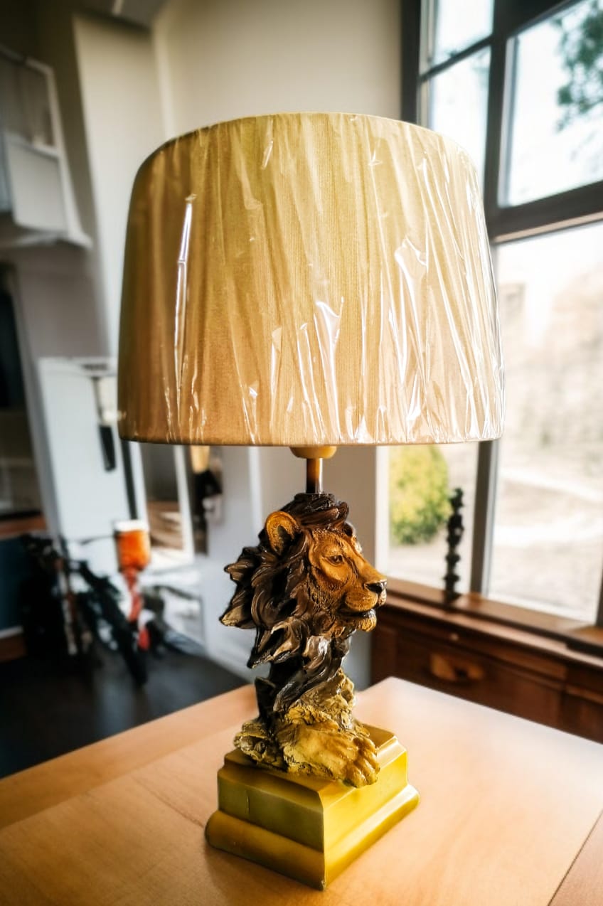 Lion Table Lamp